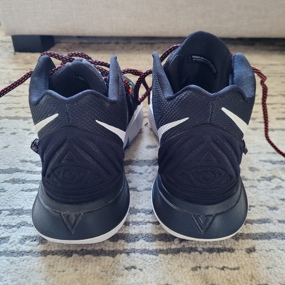 Nike Kyrie 5 'Friends' Size 8.5 - Picture 4 of 10
